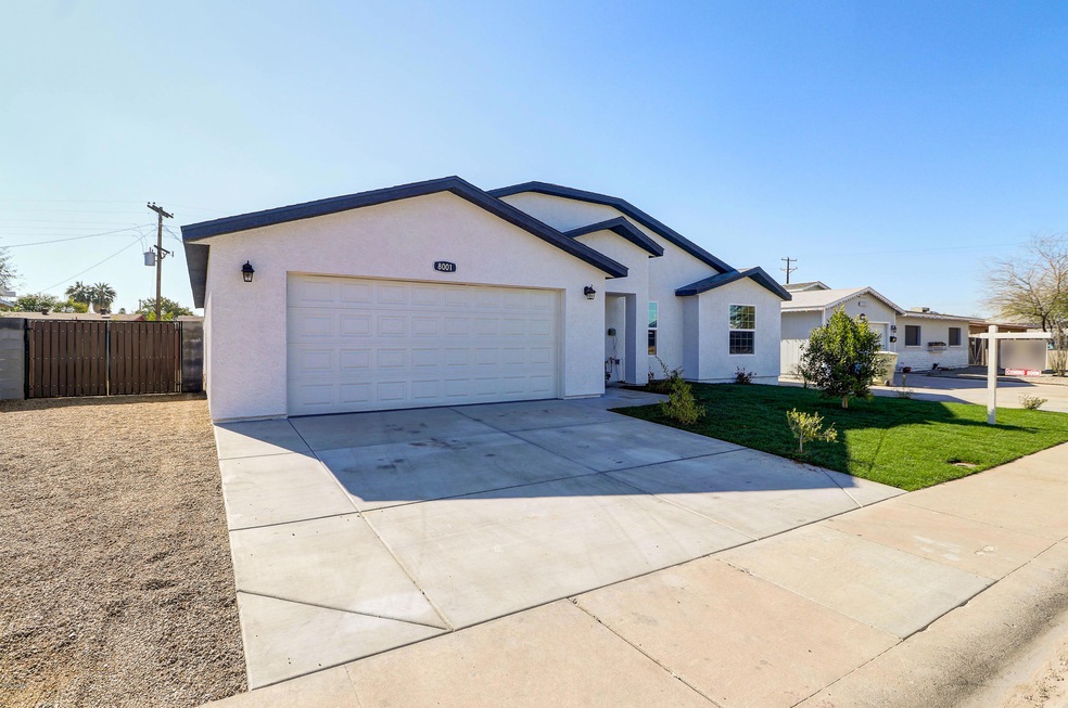 8001 W Pinchot Ave, Phoenix, AZ 85033 - photo 1