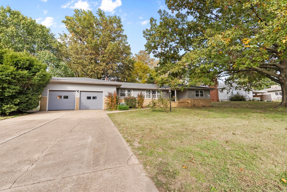1439 E McClernon St, Springfield, MO 65803 - photo 1