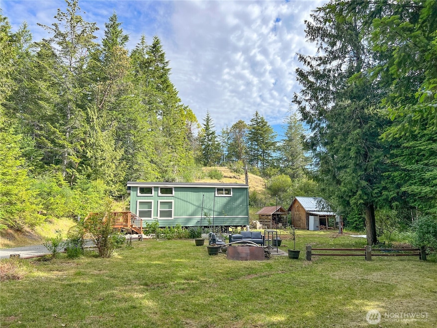 Charming tiny home on 5ac