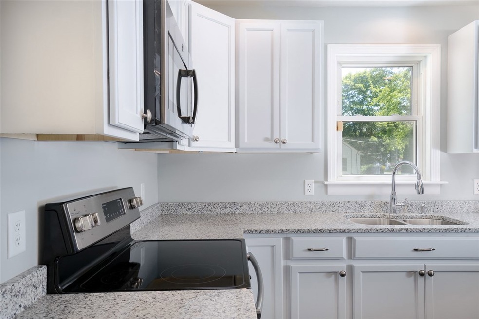 25 Pawtuxet Ave, Warwick, RI 02888 - photo 1