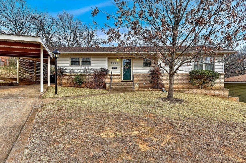 1221 W Texas St, Denison, TX 75020 - photo 1