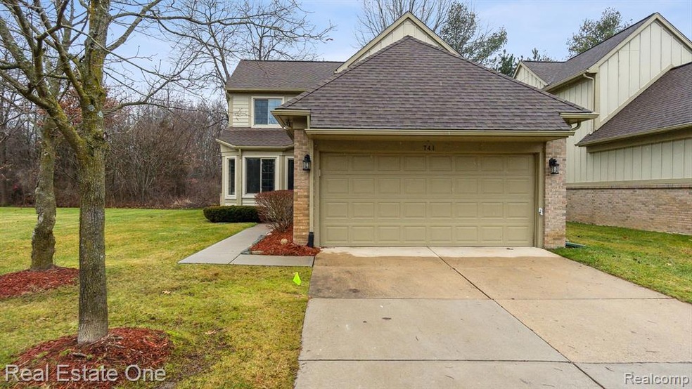Detached 1 1/2 Story Condo