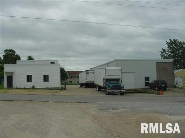 3135 W 73rd St, Davenport, IA 52806 - photo 1