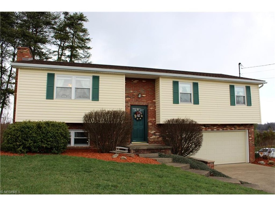 Attractive brick/vinyl Bi-Level features over 2000
