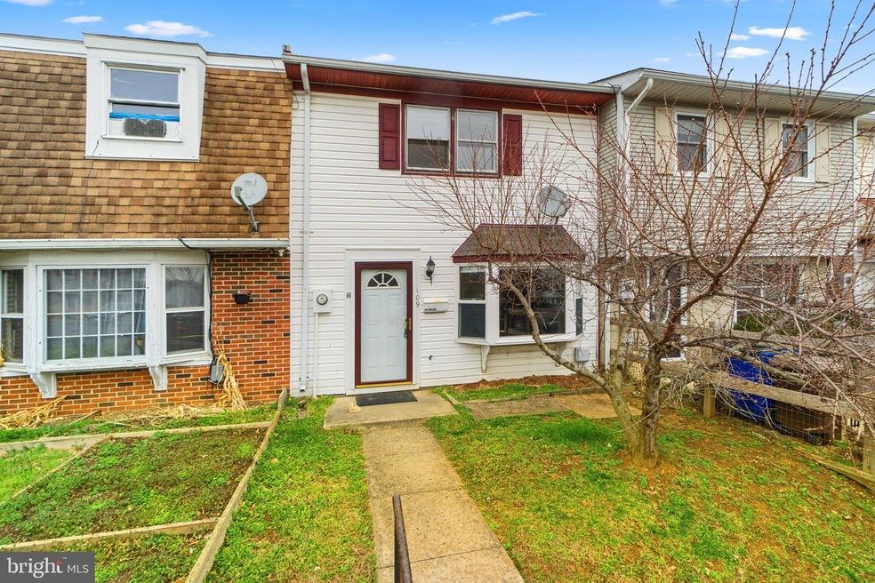 109 W Orndorff Dr, Brunswick, MD 21716 - photo 1