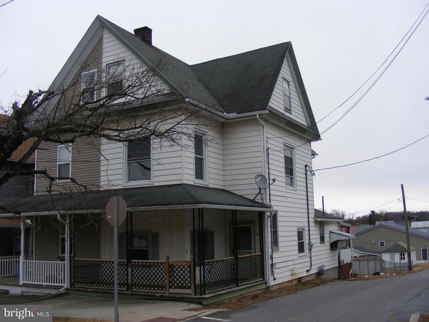 27 N 3rd St, Womelsdorf, PA 19567 - photo 1
