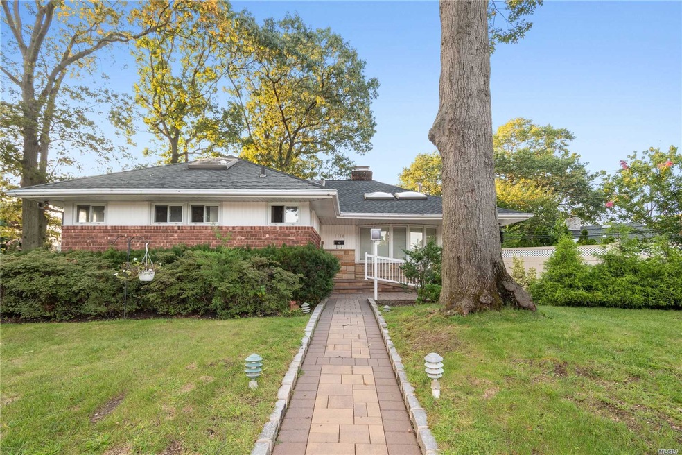 1118 Sunapee Rd, West Hempstead, NY 11552 - photo 1