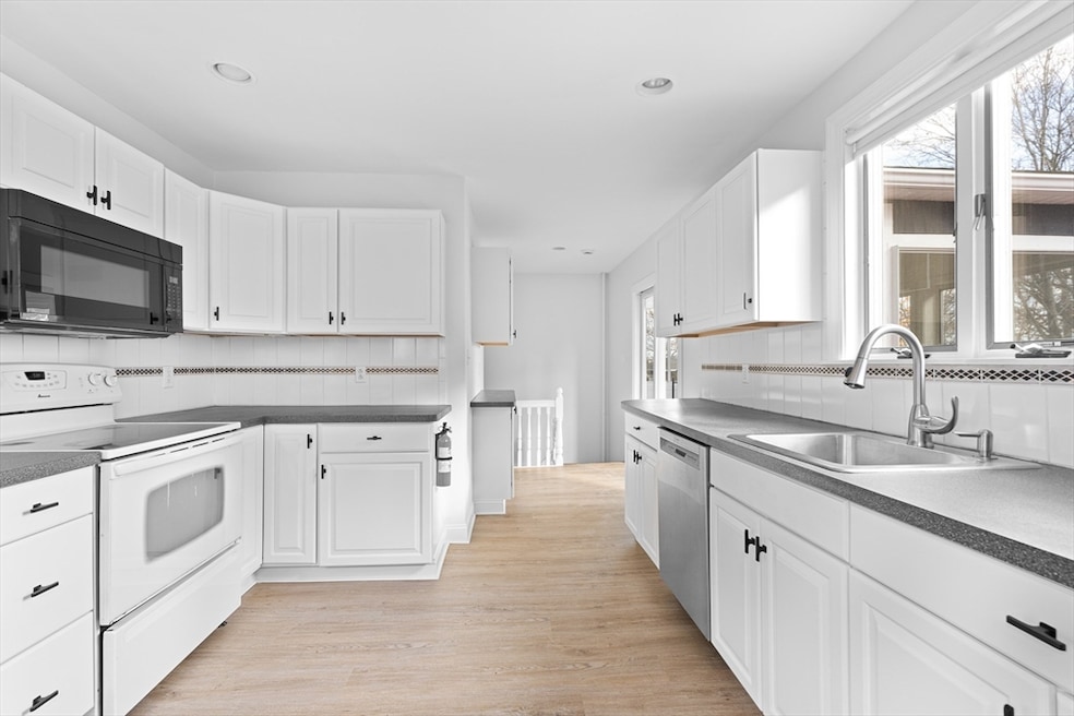 31 Fenwick St unit 2, Somerville, MA 02145 - photo 1