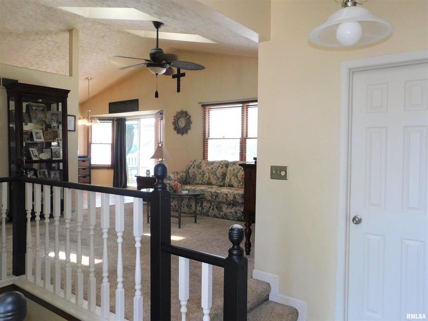 2741 W 37th St, Davenport, IA 52806 - photo 1