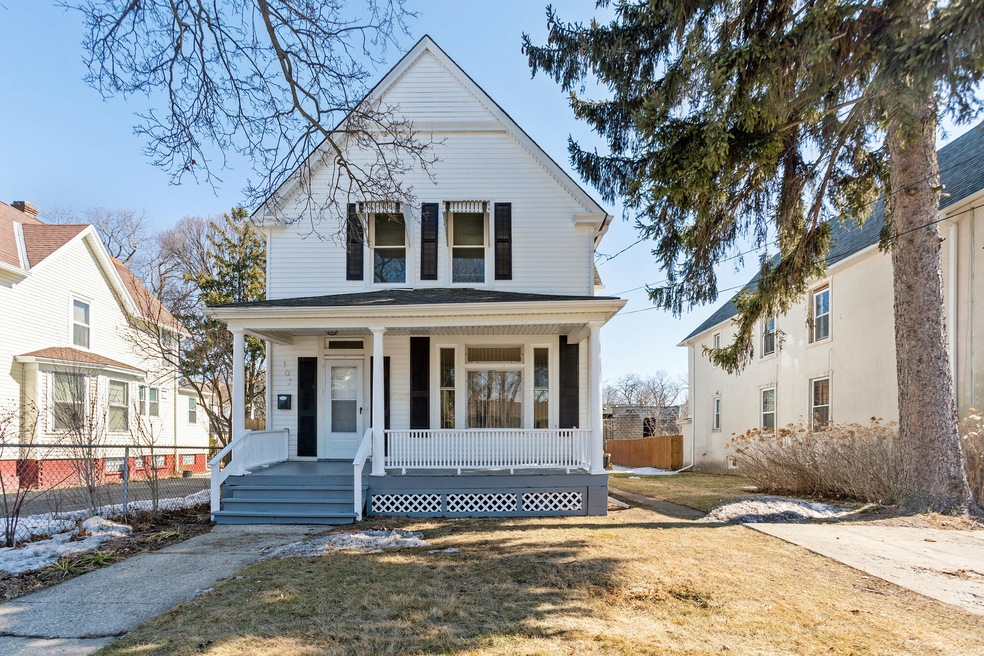 107 N Saint James St, Waukegan, IL 60085 - photo 1