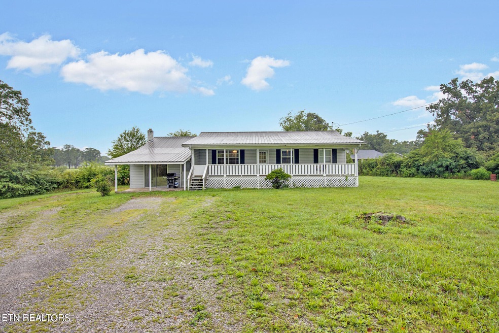 564 Dillon St, Crossville, TN 38555 - photo 1