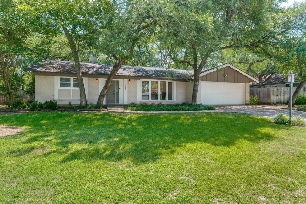 700 Annette Dr, Bedford, TX 76022 - photo 1