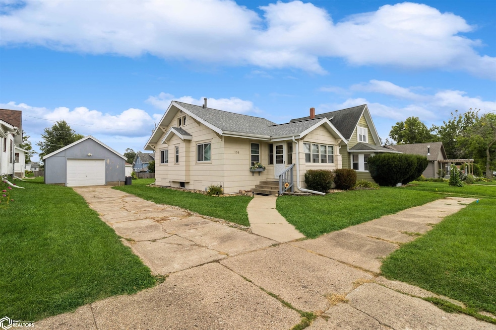 109 N 19th St, Marshalltown, IA 50158 - photo 1