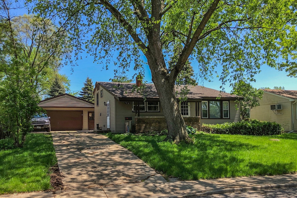 112 Pecos Cir, Carpentersville, IL 60110 - photo 1