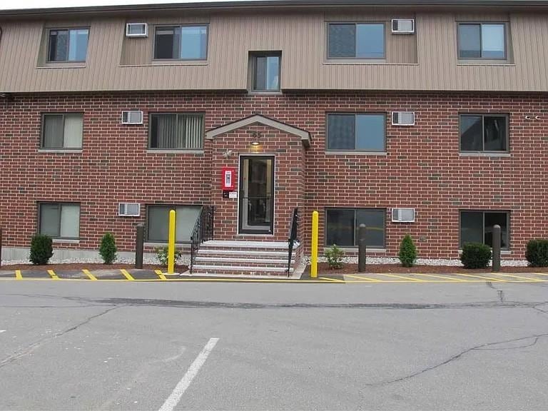 65 Log St, Manchester, NH 03102 - photo 1