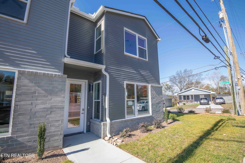 2727 Whittle Springs Rd, Knoxville, TN 37917 - photo 1