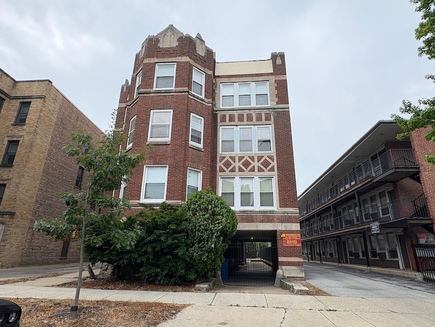 6836 S Crandon Ave unit 3, Chicago, IL 60649 - photo 1