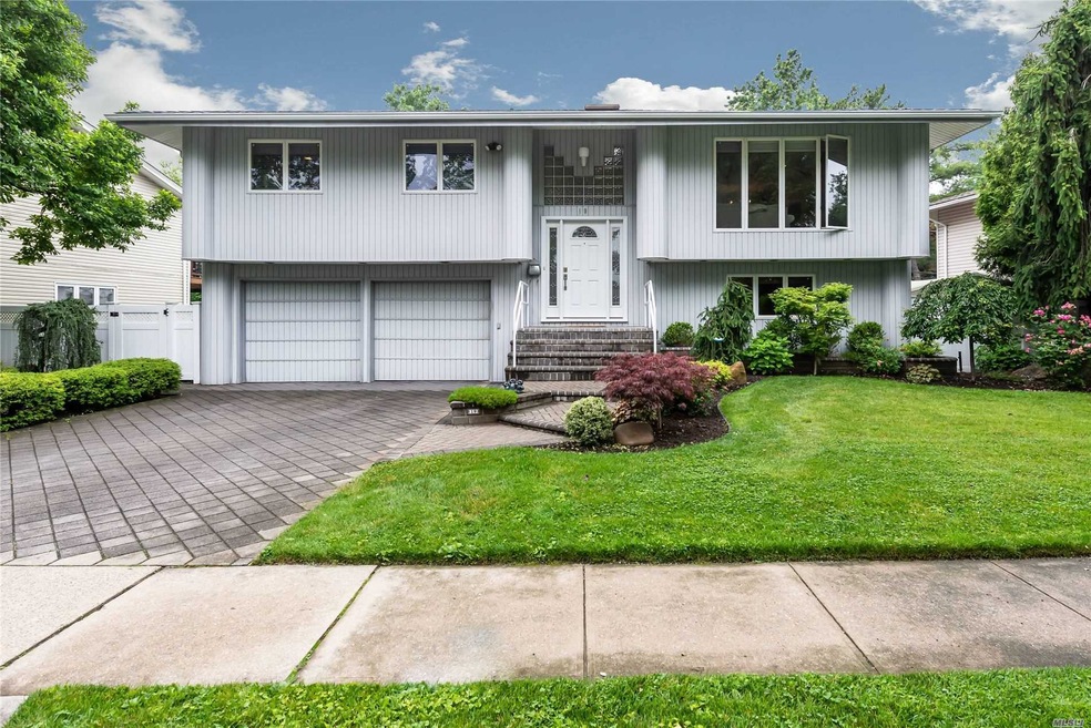 19 Fishermans Dr, Port Washington, NY 11050 - photo 1