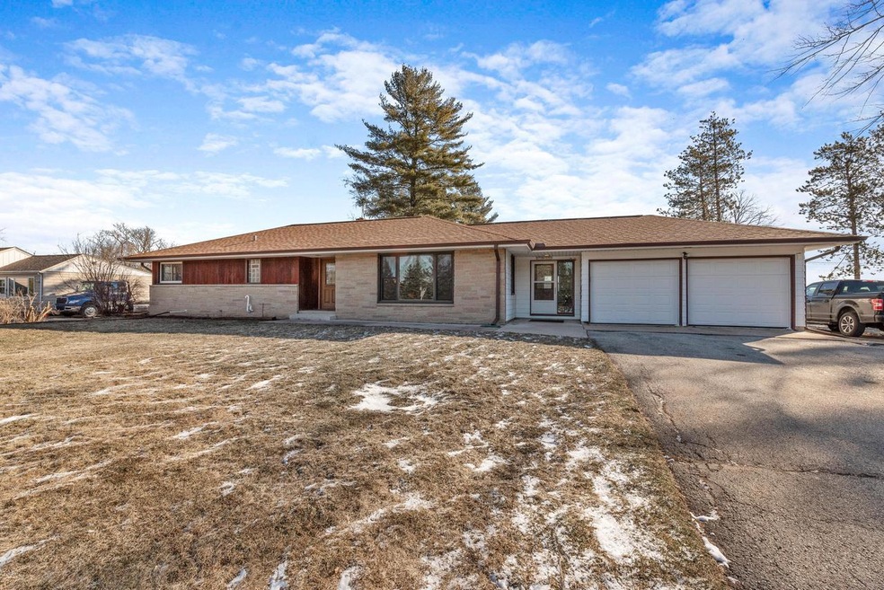 W172N12352 Division Rd-6