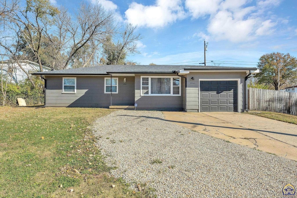 3542 SE Adams St, Topeka, KS 66605 - photo 1