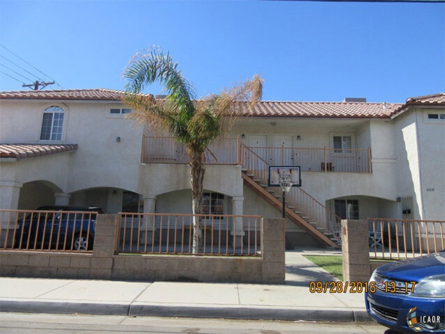 550 N 5th St, El Centro, CA 92243 - photo 1