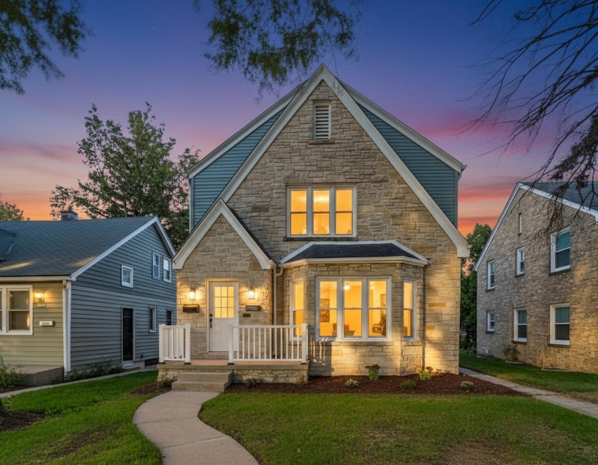 Front of House Twilight Photo