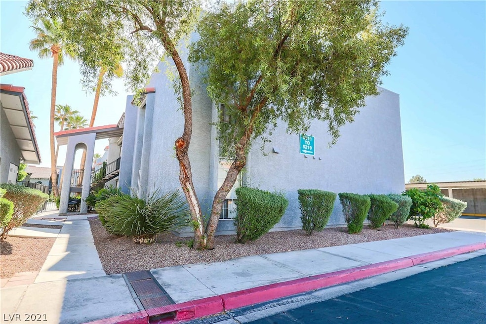 5219 Caliente St unit 14 Bldg5219, Las Vegas, NV 89119 - photo 1