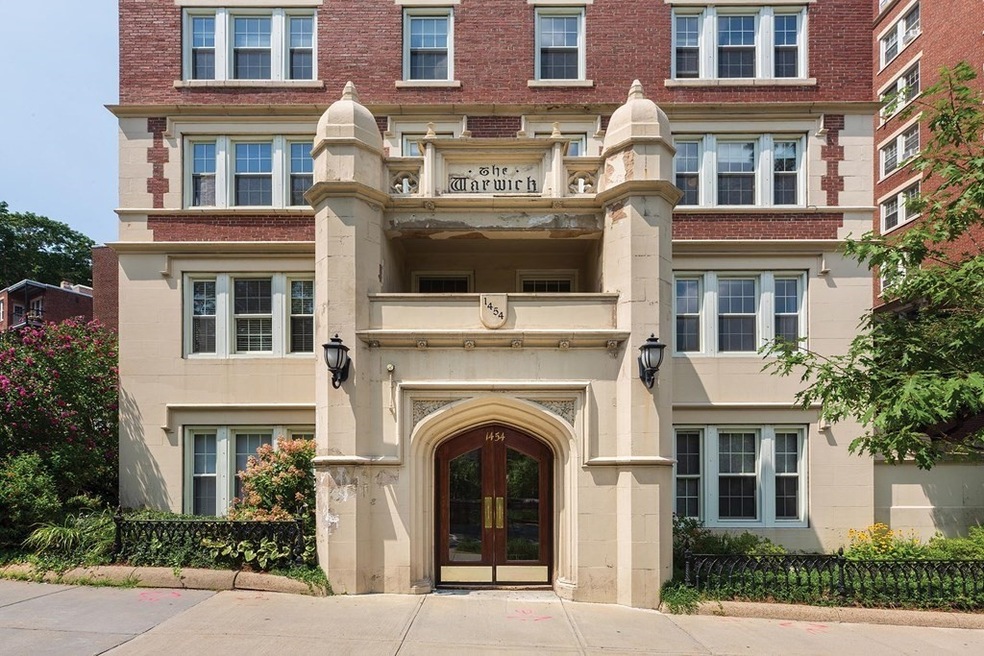 Warwick Condos unit 242, Brookline, MA 02446 - photo 1