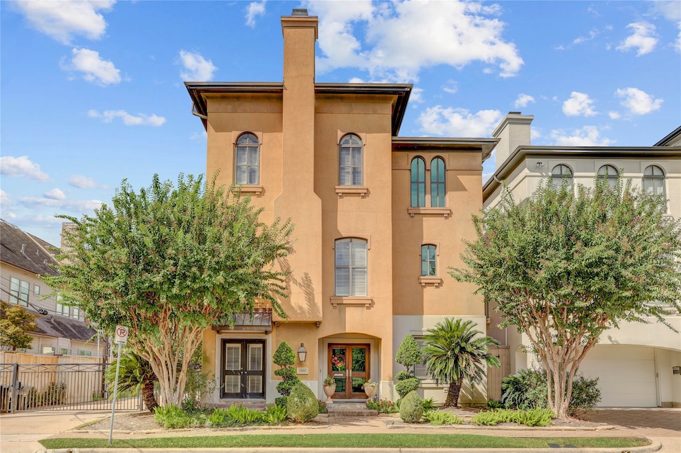 For Sale $929,900 • Co-Listing Agent