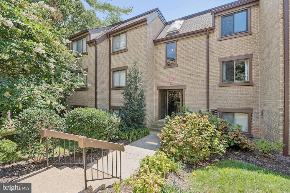 1639 Parkcrest Cir unit 7A/301, Reston, VA 20190 - photo 1