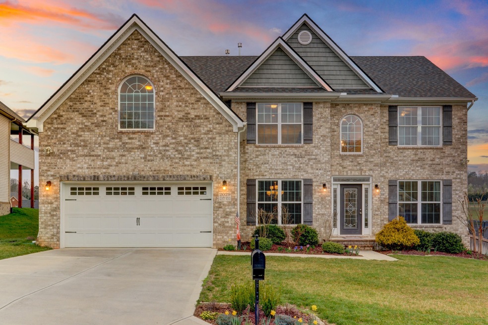 2029 Gusty Wind Ln, Knoxville, TN 37932 - photo 1