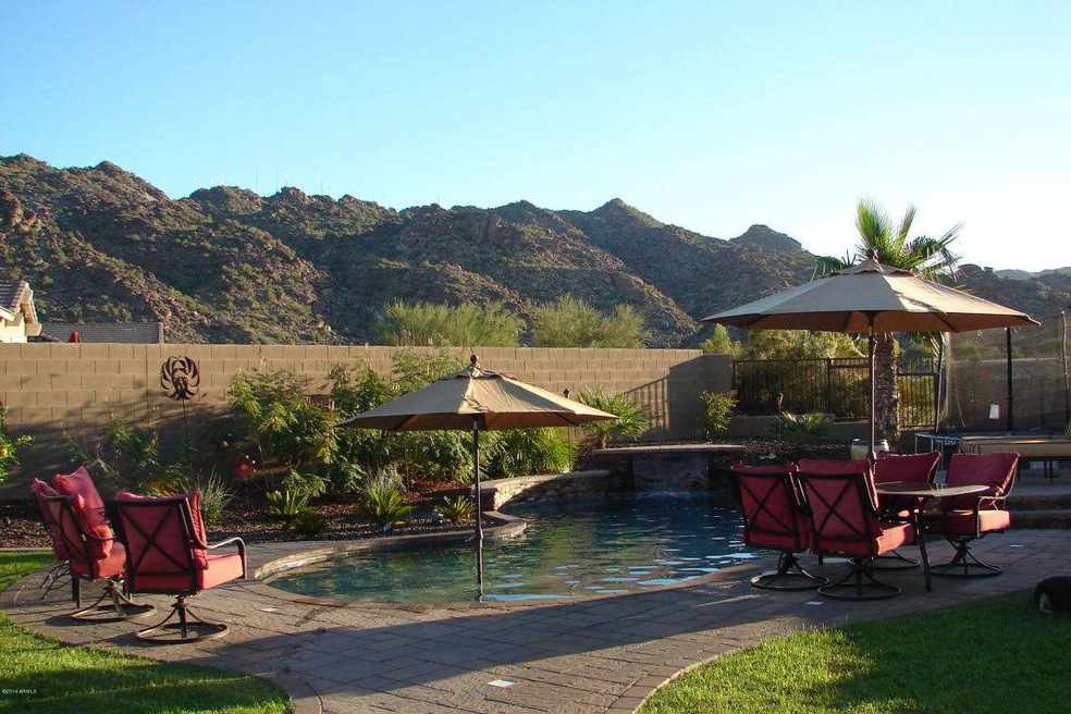 Pool & Stunning Views