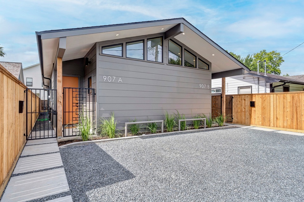 907 Kern St unit A, Houston, TX 77009 - photo 1