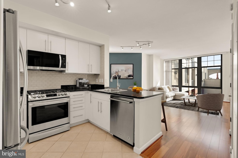 Clarendon 1021 unit 730, Arlington, VA 22201 - photo 1