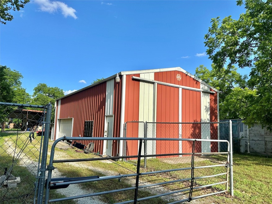 804 Ritchey St, Gainesville, TX 76240 - photo 1