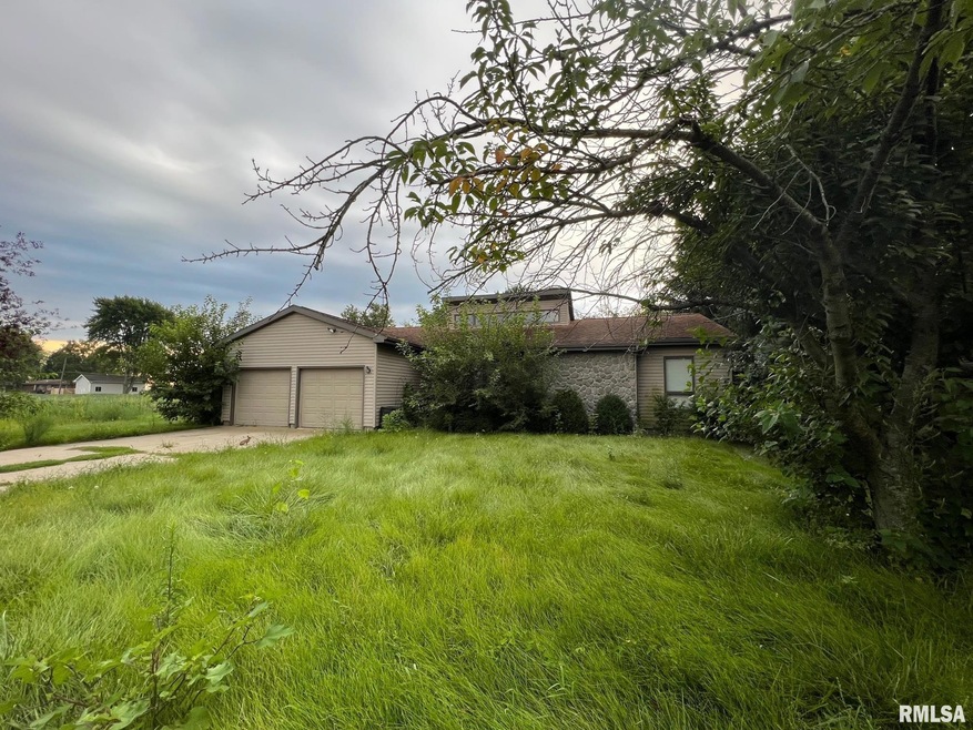 285 Heritage Ave, Lincoln, IL 62656 - photo 1