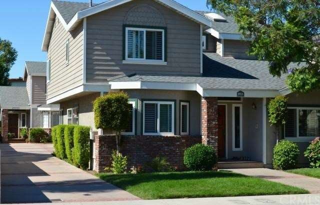 SOUTH FACING FRONT UNIT WITH LOADS OF CURB APPEAL!