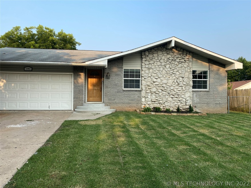 1741 S Pecan Ave, Broken Arrow, OK 74012 - photo 1