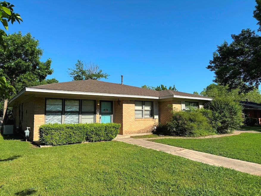 506 Meadow Dr, Gainesville, TX 76240 - photo 1