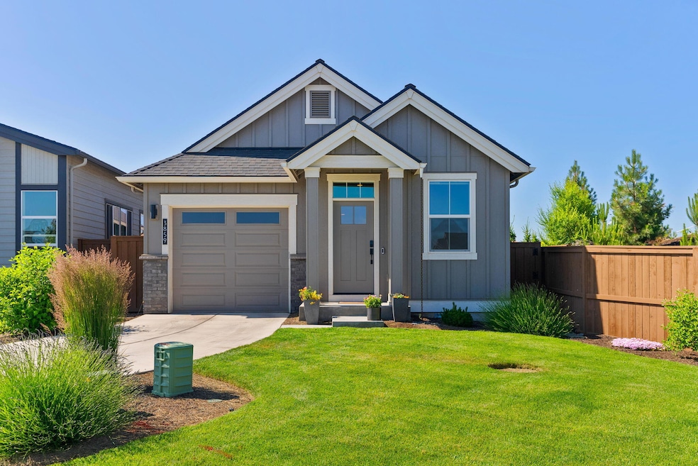 3859 NE Oakside Loop