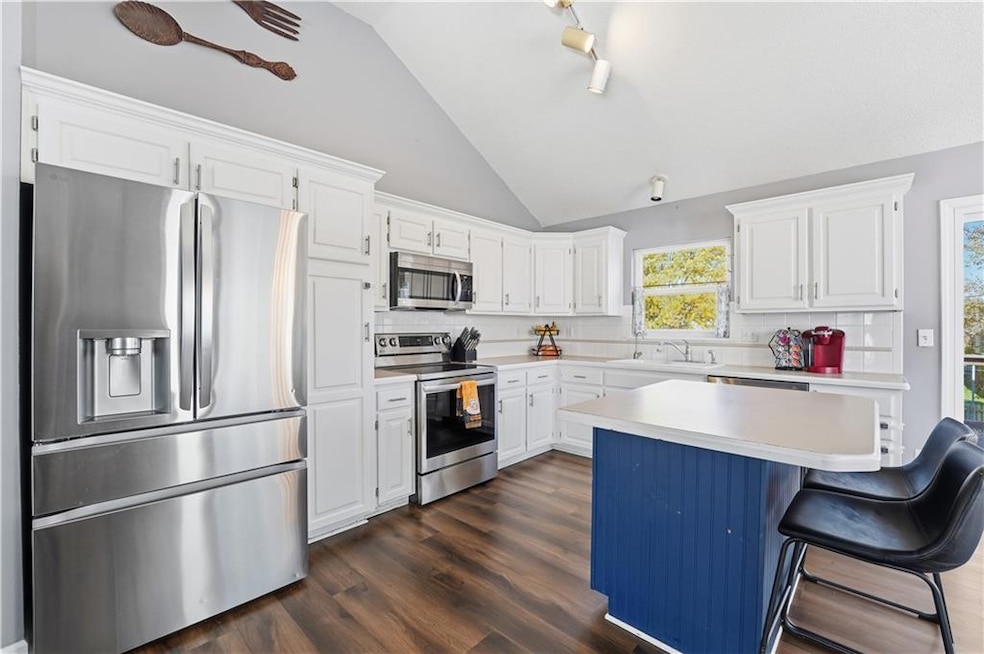 1020 N Logan St, Olathe, KS 66061 - photo 1