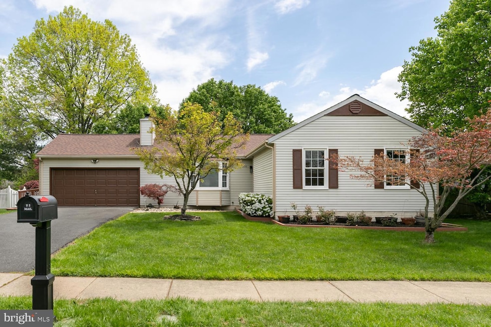 1453 Kingsvale Cir, Herndon, VA 20170 - photo 1