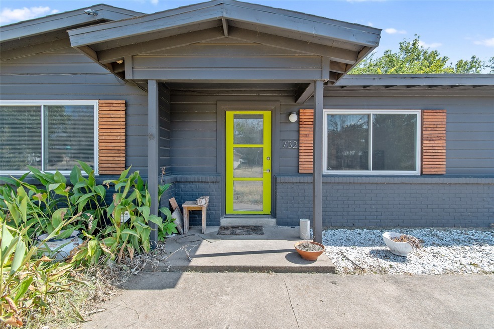 732 Greenway Dr, Hurst, TX 76053 - photo 1