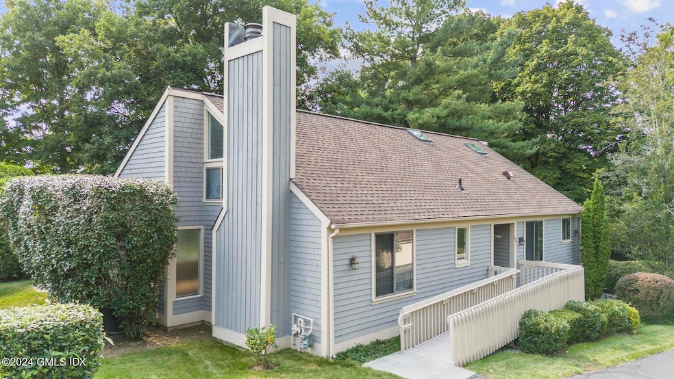 627 W Lyon Farm Dr, Greenwich, CT 06831 - photo 1