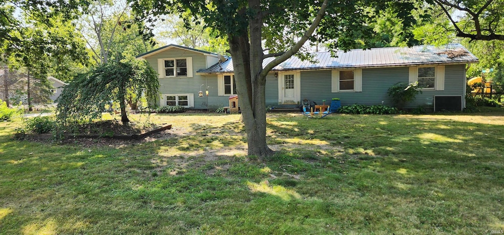 1409 N Hillview Dr, Syracuse, IN 46567 - photo 1