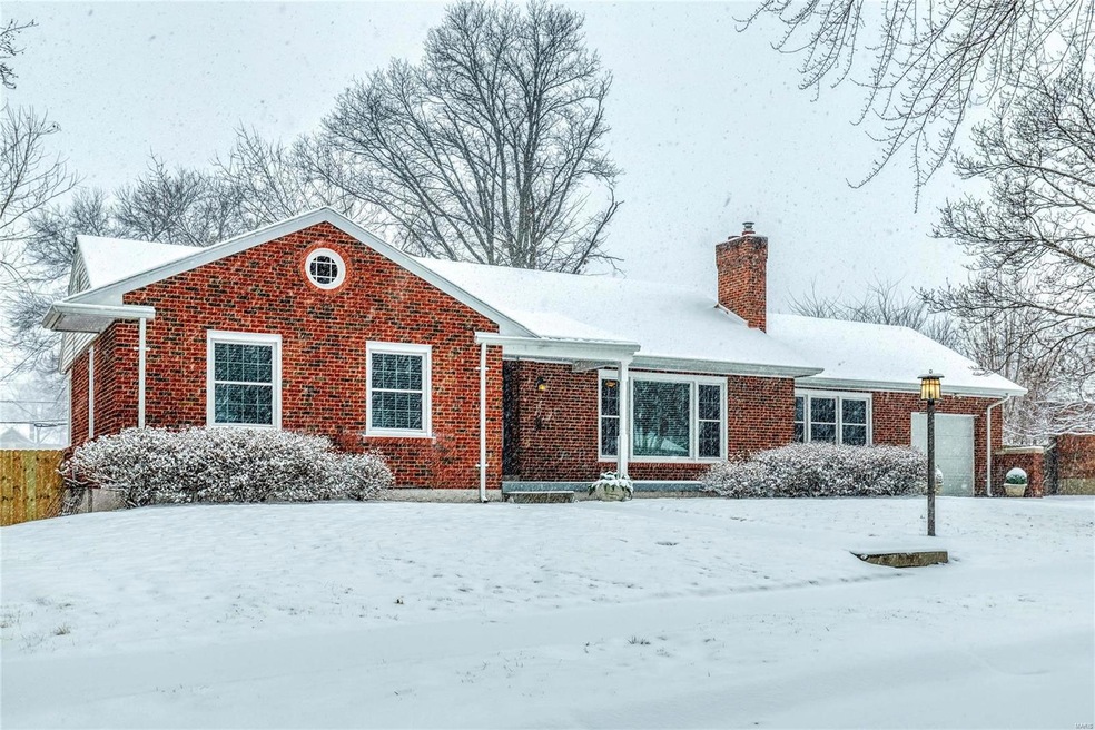 WELCOME to 943 Abbeville Drive, University City, M