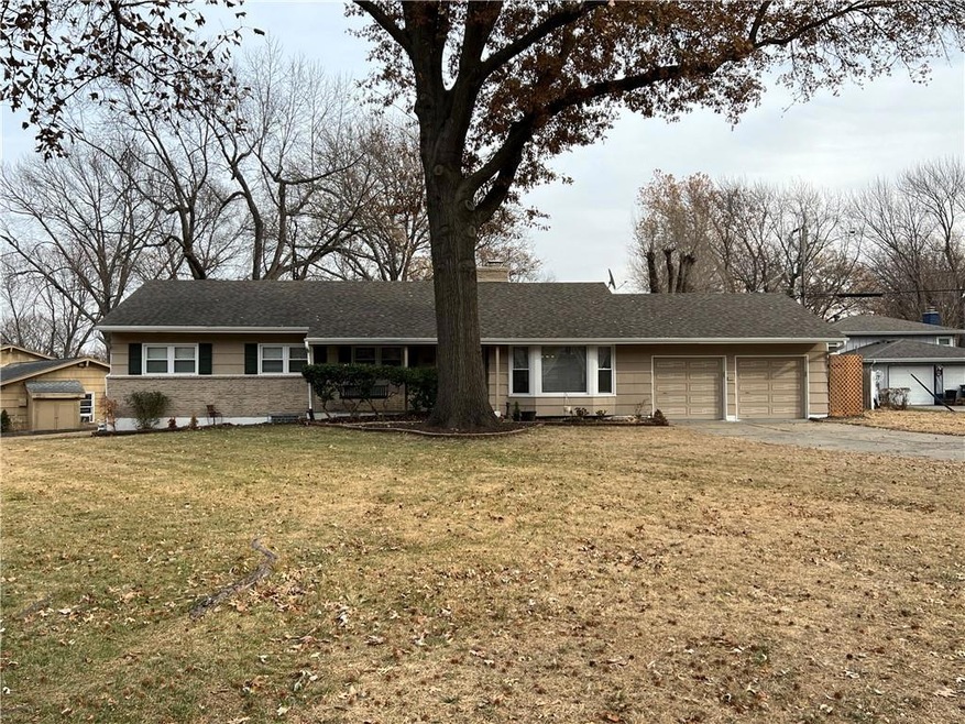 7301 Larsen Ln, Shawnee, KS 66203 - photo 1