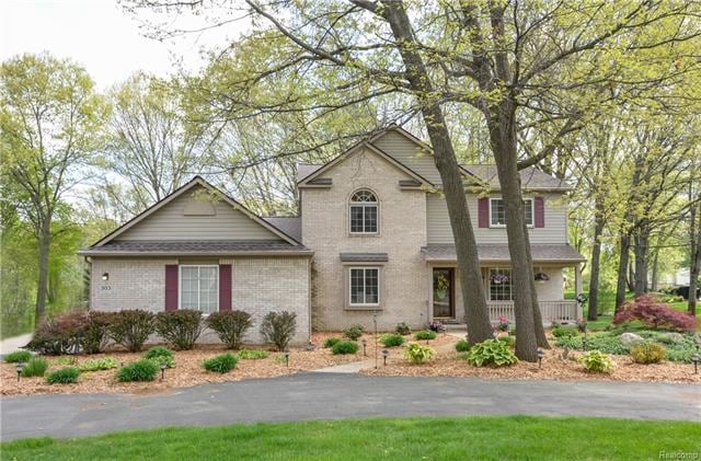 303 RIVER OAKS DRIVE