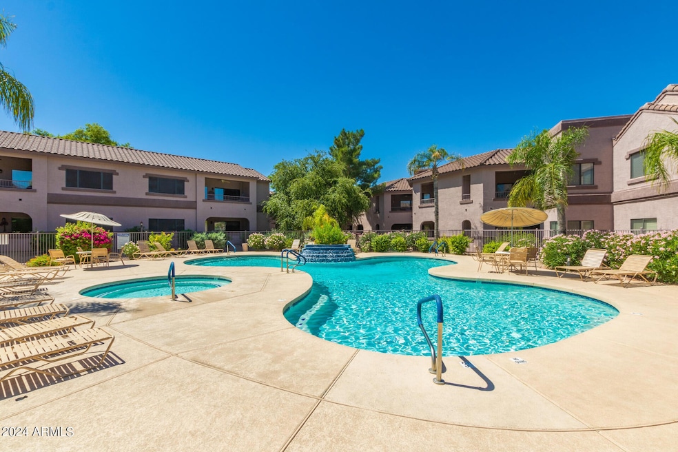 0032-32 - Raintree - Ladera Vista II Con