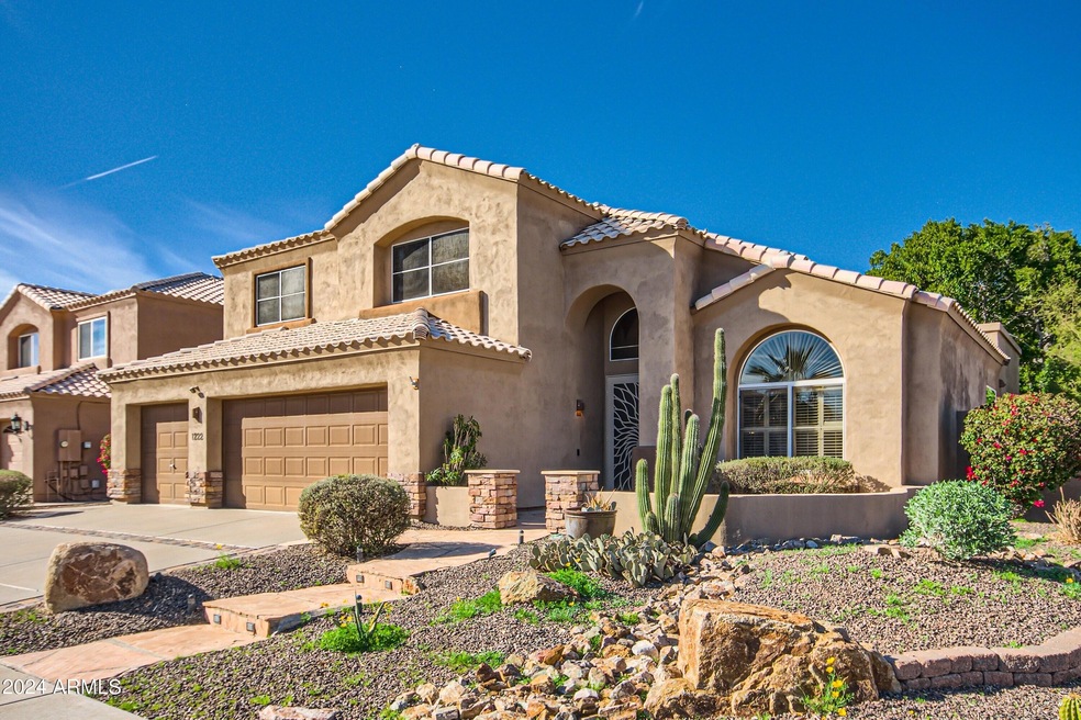 01 Exterior Front